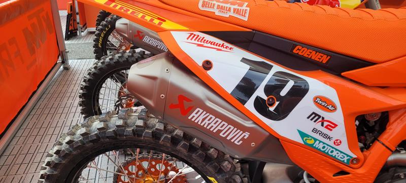 Dominancia techniky KTM v priamom prenose od OKR Moto